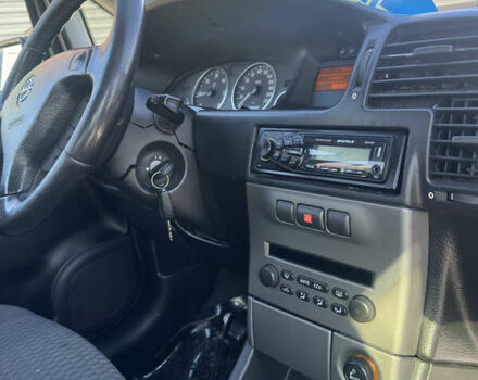 Серый Опель Зафира, объемом двигателя 2.17 л и пробегом 360 тыс. км за 2999 $, фото 15 на Automoto.ua