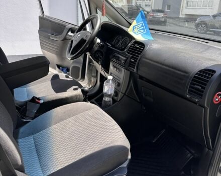 Серый Опель Зафира, объемом двигателя 2.2 л и пробегом 296 тыс. км за 3250 $, фото 16 на Automoto.ua