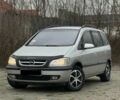 Серый Опель Зафира, объемом двигателя 2.2 л и пробегом 320 тыс. км за 5200 $, фото 1 на Automoto.ua