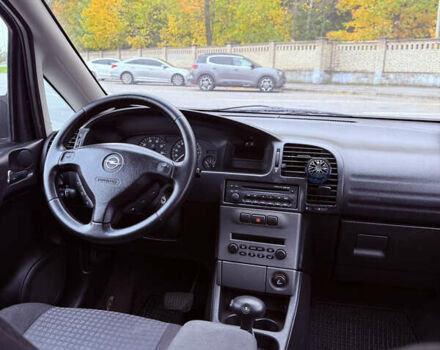 Серый Опель Зафира, объемом двигателя 1.8 л и пробегом 270 тыс. км за 5000 $, фото 10 на Automoto.ua