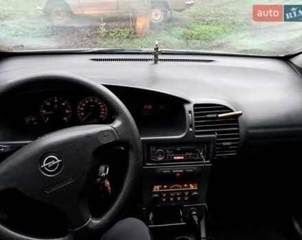 Серый Опель Зафира, объемом двигателя 2.2 л и пробегом 250 тыс. км за 4000 $, фото 19 на Automoto.ua