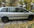 Серый Опель Зафира, объемом двигателя 1.8 л и пробегом 245 тыс. км за 2625 $, фото 2 на Automoto.ua