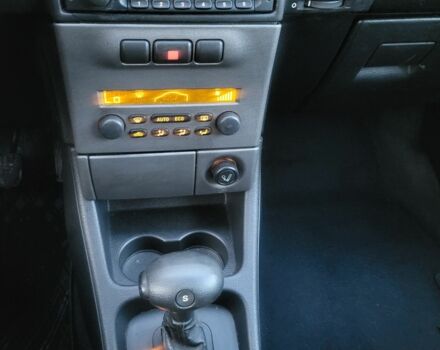 Серый Опель Зафира, объемом двигателя 2 л и пробегом 289 тыс. км за 3200 $, фото 9 на Automoto.ua