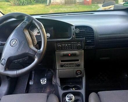 Серый Опель Зафира, объемом двигателя 2.2 л и пробегом 153 тыс. км за 3700 $, фото 9 на Automoto.ua