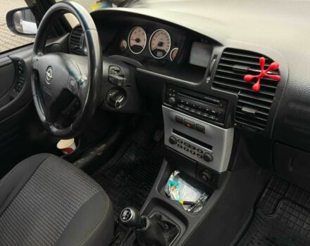 Серый Опель Зафира, объемом двигателя 2.2 л и пробегом 320 тыс. км за 5200 $, фото 4 на Automoto.ua