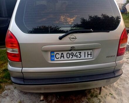 Серый Опель Зафира, объемом двигателя 2.2 л и пробегом 153 тыс. км за 3700 $, фото 2 на Automoto.ua