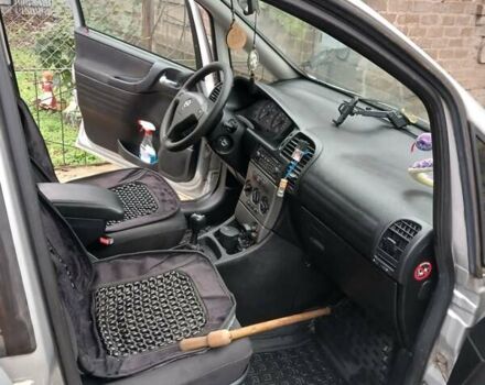 Серый Опель Зафира, объемом двигателя 2 л и пробегом 390 тыс. км за 4100 $, фото 7 на Automoto.ua