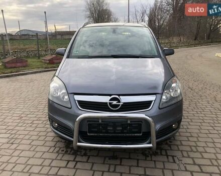 Серый Опель Зафира, объемом двигателя 1.6 л и пробегом 225 тыс. км за 5600 $, фото 7 на Automoto.ua
