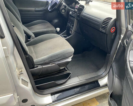 Серый Опель Зафира, объемом двигателя 2.2 л и пробегом 265 тыс. км за 5250 $, фото 8 на Automoto.ua