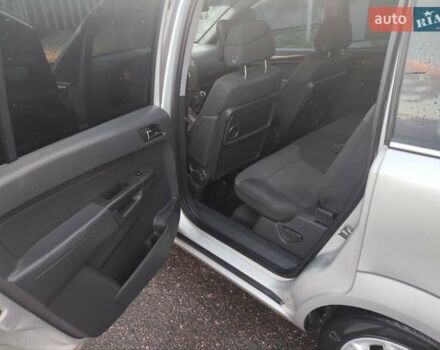 Серый Опель Зафира, объемом двигателя 1.9 л и пробегом 320 тыс. км за 4999 $, фото 7 на Automoto.ua