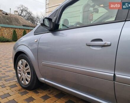 Серый Опель Зафира, объемом двигателя 1.9 л и пробегом 278 тыс. км за 4500 $, фото 61 на Automoto.ua