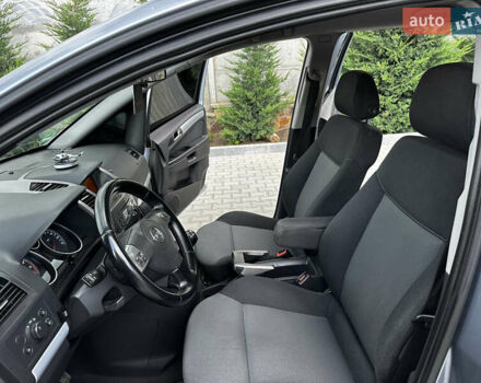 Сірий Опель Зафіра, об'ємом двигуна 1.8 л та пробігом 301 тис. км за 4999 $, фото 9 на Automoto.ua