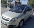 Серый Опель Зафира, объемом двигателя 1.9 л и пробегом 305 тыс. км за 4800 $, фото 1 на Automoto.ua