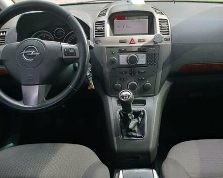 Серый Опель Зафира, объемом двигателя 1.9 л и пробегом 271 тыс. км за 6100 $, фото 2 на Automoto.ua