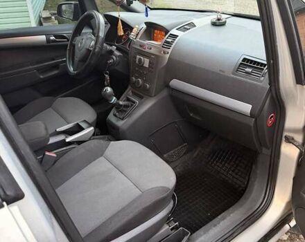 Серый Опель Зафира, объемом двигателя 1.91 л и пробегом 225 тыс. км за 4400 $, фото 15 на Automoto.ua