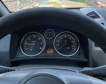 Серый Опель Зафира, объемом двигателя 1.9 л и пробегом 358 тыс. км за 5100 $, фото 2 на Automoto.ua