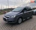 Серый Опель Зафира, объемом двигателя 1.6 л и пробегом 225 тыс. км за 5600 $, фото 1 на Automoto.ua