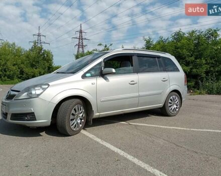 Серый Опель Зафира, объемом двигателя 1.9 л и пробегом 244 тыс. км за 5000 $, фото 2 на Automoto.ua