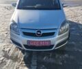 Серый Опель Зафира, объемом двигателя 1.6 л и пробегом 235 тыс. км за 6000 $, фото 1 на Automoto.ua