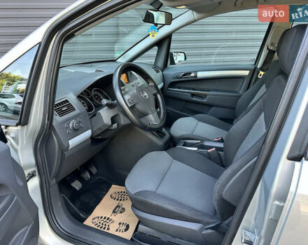 Серый Опель Зафира, объемом двигателя 1.6 л и пробегом 220 тыс. км за 6500 $, фото 4 на Automoto.ua