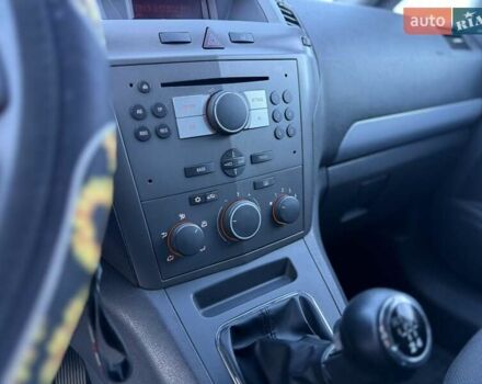 Серый Опель Зафира, объемом двигателя 1.6 л и пробегом 275 тыс. км за 5800 $, фото 18 на Automoto.ua
