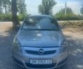 Серый Опель Зафира, объемом двигателя 1.9 л и пробегом 255 тыс. км за 4200 $, фото 1 на Automoto.ua