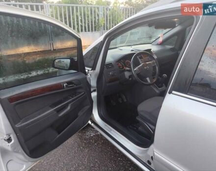 Серый Опель Зафира, объемом двигателя 1.9 л и пробегом 320 тыс. км за 4999 $, фото 4 на Automoto.ua