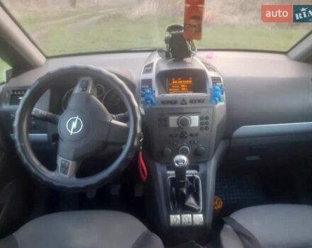 Серый Опель Зафира, объемом двигателя 1.9 л и пробегом 244 тыс. км за 5000 $, фото 6 на Automoto.ua