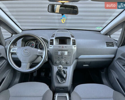 Серый Опель Зафира, объемом двигателя 1.6 л и пробегом 220 тыс. км за 6500 $, фото 5 на Automoto.ua