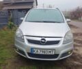 Серый Опель Зафира, объемом двигателя 1.9 л и пробегом 471 тыс. км за 4999 $, фото 1 на Automoto.ua