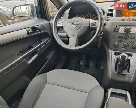 Серый Опель Зафира, объемом двигателя 1.9 л и пробегом 278 тыс. км за 4500 $, фото 53 на Automoto.ua