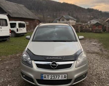 Серый Опель Зафира, объемом двигателя 1.91 л и пробегом 225 тыс. км за 4400 $, фото 3 на Automoto.ua