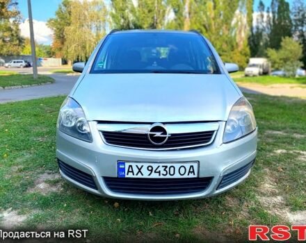 Серый Опель Зафира, объемом двигателя 1.8 л и пробегом 150 тыс. км за 4600 $, фото 1 на Automoto.ua