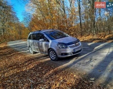 Серый Опель Зафира, объемом двигателя 1.9 л и пробегом 300 тыс. км за 5700 $, фото 1 на Automoto.ua