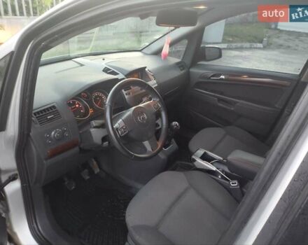 Серый Опель Зафира, объемом двигателя 1.9 л и пробегом 320 тыс. км за 4999 $, фото 6 на Automoto.ua