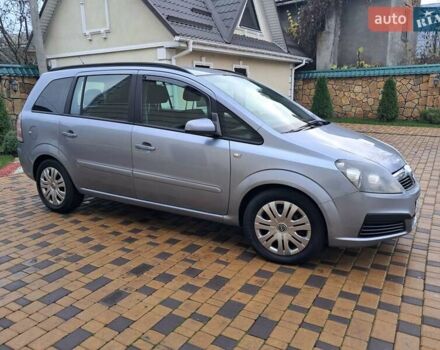 Серый Опель Зафира, объемом двигателя 1.9 л и пробегом 278 тыс. км за 4500 $, фото 3 на Automoto.ua