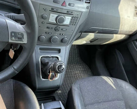 Серый Опель Зафира, объемом двигателя 1.9 л и пробегом 358 тыс. км за 5100 $, фото 1 на Automoto.ua