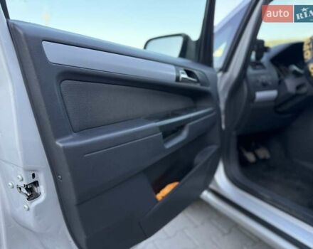 Серый Опель Зафира, объемом двигателя 1.6 л и пробегом 275 тыс. км за 5800 $, фото 19 на Automoto.ua