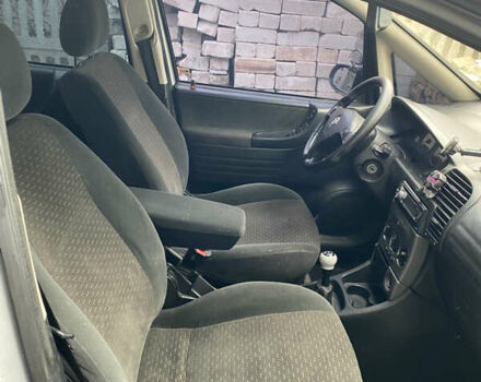 Серый Опель Зафира, объемом двигателя 2.2 л и пробегом 265 тыс. км за 5250 $, фото 13 на Automoto.ua