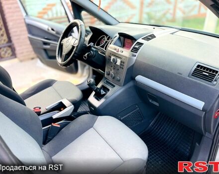 Серый Опель Зафира, объемом двигателя 1.6 л и пробегом 230 тыс. км за 5200 $, фото 3 на Automoto.ua