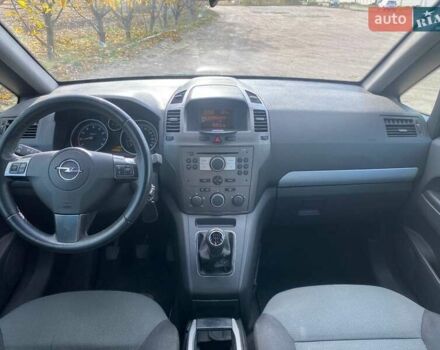 Серый Опель Зафира, объемом двигателя 1.6 л и пробегом 250 тыс. км за 5200 $, фото 6 на Automoto.ua