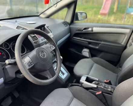 Серый Опель Зафира, объемом двигателя 1.9 л и пробегом 326 тыс. км за 4750 $, фото 3 на Automoto.ua