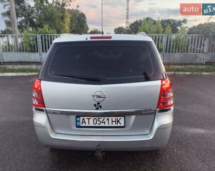 Серый Опель Зафира, объемом двигателя 1.9 л и пробегом 320 тыс. км за 4999 $, фото 1 на Automoto.ua