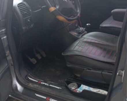 Серый Опель Зафира, объемом двигателя 1.6 л и пробегом 278 тыс. км за 4550 $, фото 4 на Automoto.ua