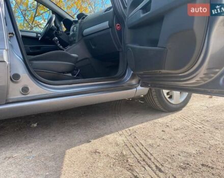 Серый Опель Зафира, объемом двигателя 1.6 л и пробегом 250 тыс. км за 5200 $, фото 10 на Automoto.ua