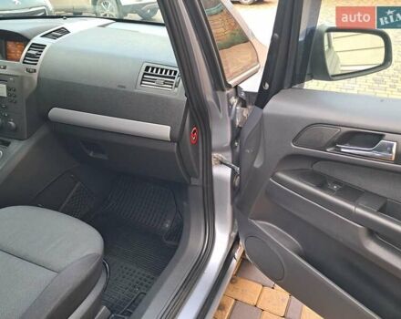 Серый Опель Зафира, объемом двигателя 1.9 л и пробегом 278 тыс. км за 4500 $, фото 46 на Automoto.ua