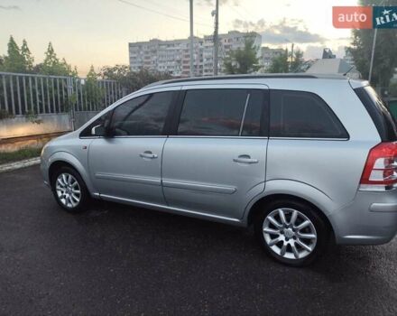 Серый Опель Зафира, объемом двигателя 1.9 л и пробегом 320 тыс. км за 4999 $, фото 2 на Automoto.ua