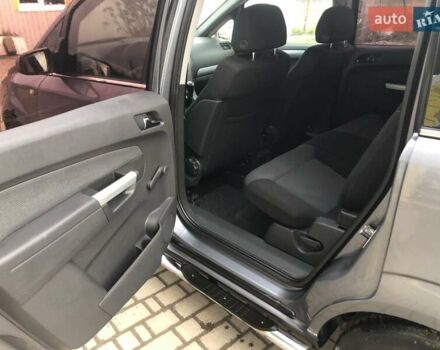 Серый Опель Зафира, объемом двигателя 1.6 л и пробегом 225 тыс. км за 5600 $, фото 2 на Automoto.ua