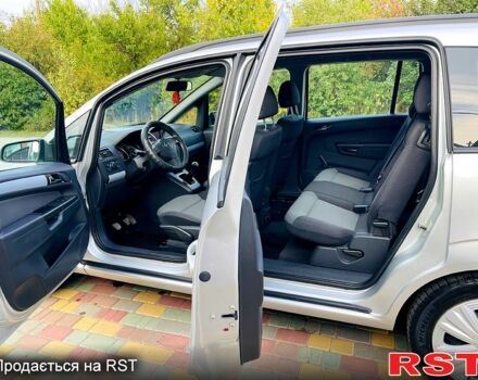 Серый Опель Зафира, объемом двигателя 1.6 л и пробегом 230 тыс. км за 5200 $, фото 5 на Automoto.ua