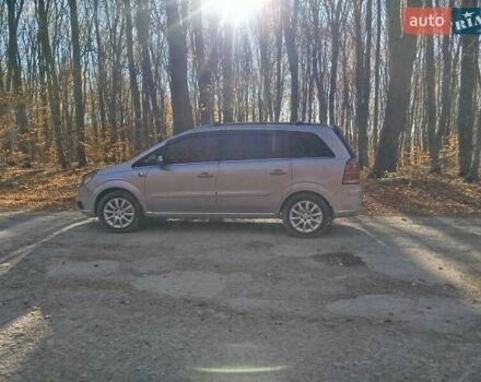 Серый Опель Зафира, объемом двигателя 1.9 л и пробегом 300 тыс. км за 5700 $, фото 2 на Automoto.ua